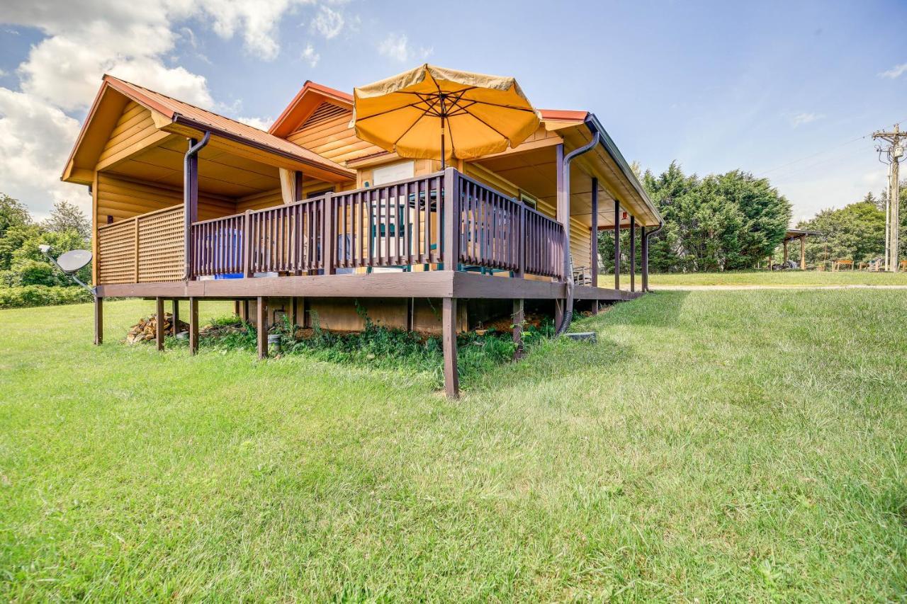 Blue Ridge Mountain Cabin With Views And Hot Tub Спарта Екстер'єр фото